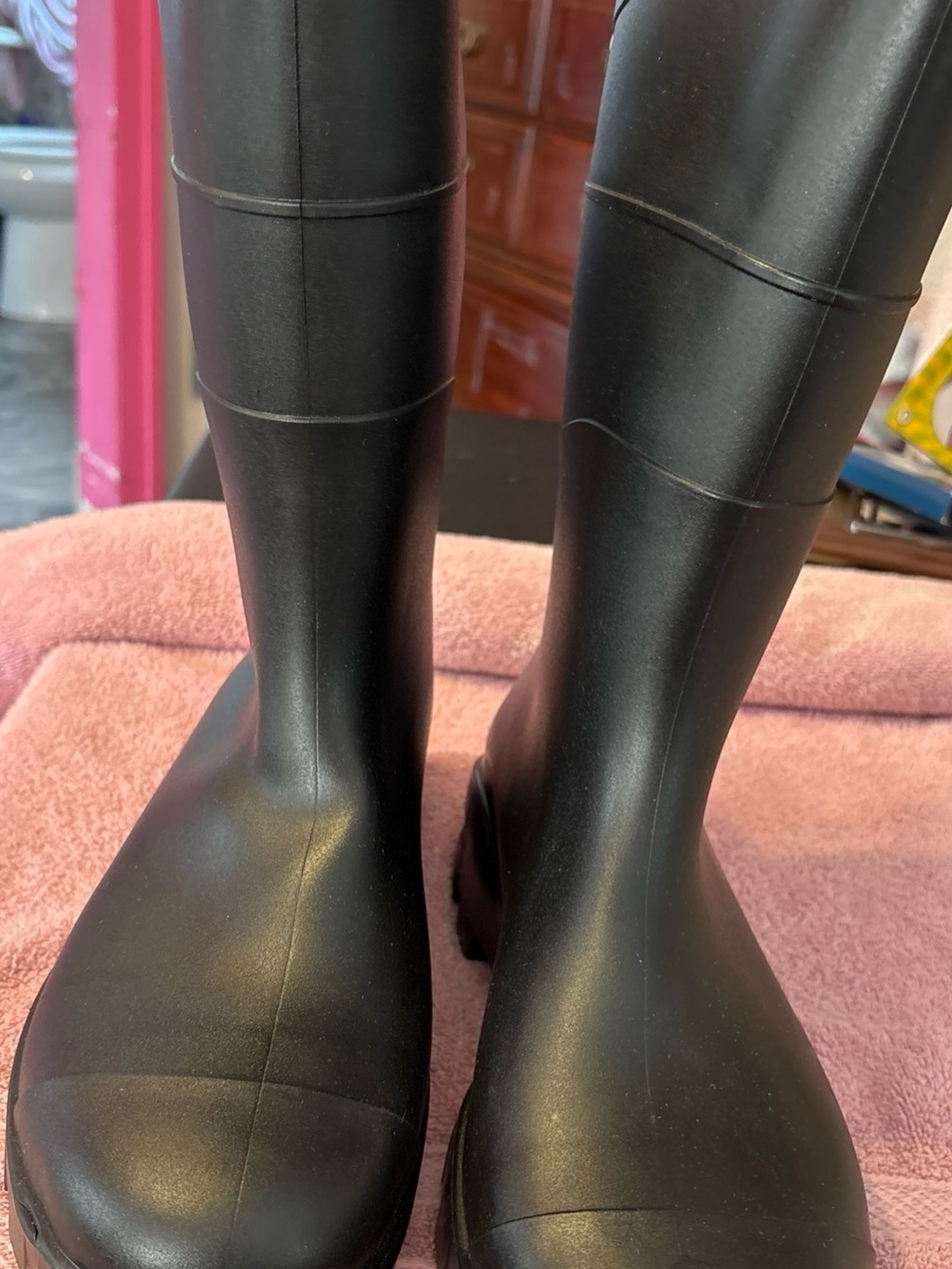 Unisex Waterproof Rubber Work/Rain Boots. Multi-purpose. Mens 9 Women’s 11